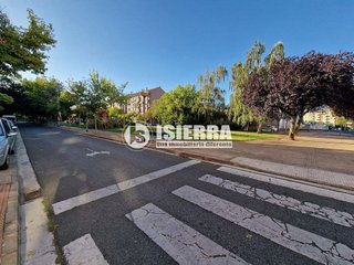 Garaje en venta en Portillejo - Valdegastea en Logroño