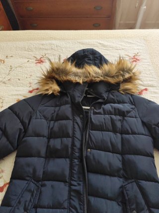 Chaquetón acolchado negro con capucha