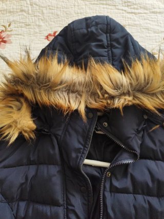 Chaquetón acolchado negro con capucha