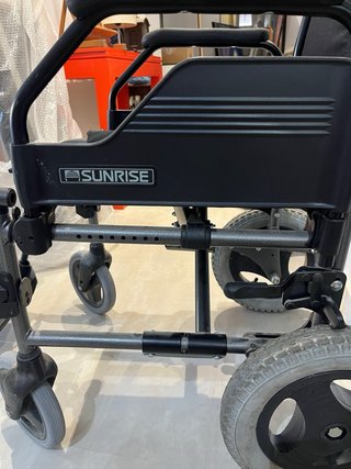 Silla de ruedas SUNRISE con funda de regalo