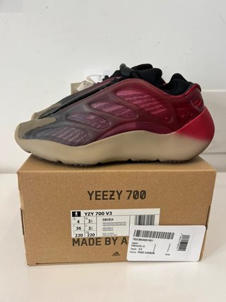 adidas Zapatillas Yeezy 700 V3 Fade Carbon 36