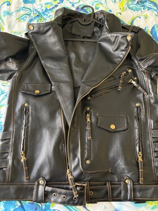 Chaqueta de cuero negra estilo motorista