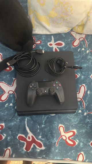 PS4 Slim 1tb NEGOCIABLE!!