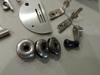 Piezas y folleto máquina de coser antigua