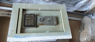 Caja Fuerte Metálica con Teclado Numérico