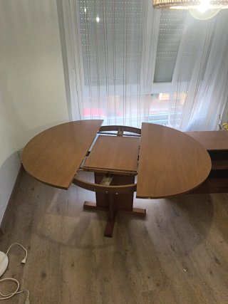 Mesa de salón y aparador bajo