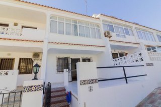 Casa adosada en venta en Nueva Torrevieja - Aguas Nuevas en Torrevieja