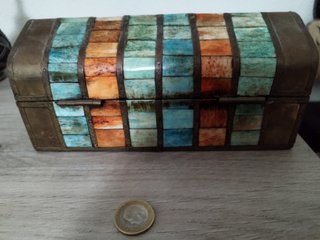 Cofre antiguo madera hueso yak metal