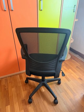 Silla de escritorio negra y amarilla