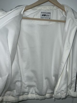 Chaqueta y pantalón deportivos New Yorker blanca
