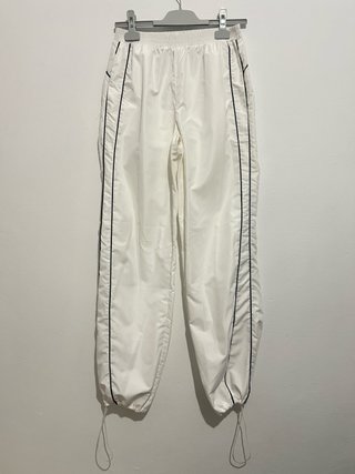Chaqueta y pantalón deportivos New Yorker blanca
