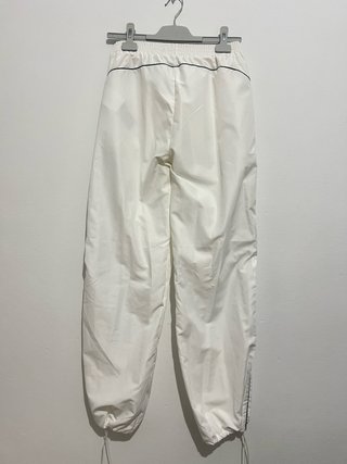 Chaqueta y pantalón deportivos New Yorker blanca