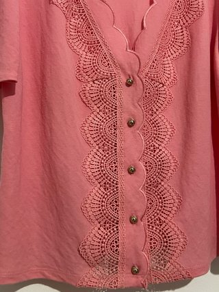 Blusa Morgan rosa con encaje