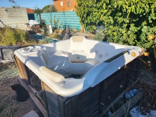 Jacuzzi con Carcasa de Madera