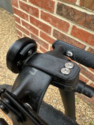Soporte Garmin Varia para portaequipaje Tailfin