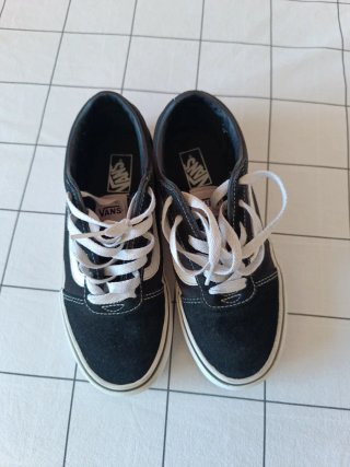 Zapatillas Vans Negras y Blancas