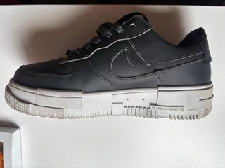 Zapatillas Estilo Air Force Negras grisaceas