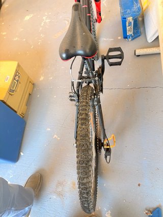 Bicicleta de Montaña con Manillar Rojo