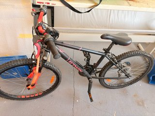 Bicicleta de Montaña con Manillar Rojo
