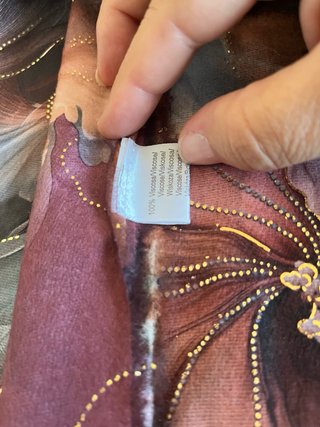 Sciarpa bordeaux con fiori grandi e dettagli oro