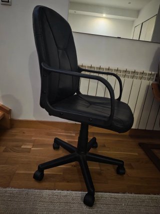 Silla de oficina negra