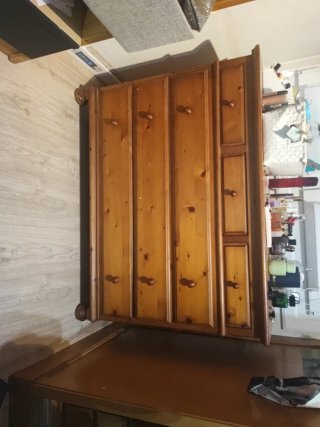 Cómoda de madera clásica