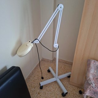 Lámpara con Aumento de Pie