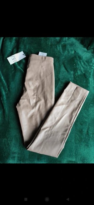 Leggings Zara efecto piel beige Talla XS