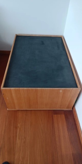 Mesa de juego infantil de madera