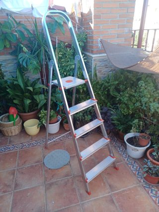 Escalera de Aluminio de 5 Peldaños