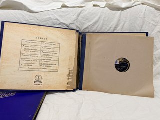 Lote 2 Álbumes Antiguos y 15 Discos 78 RPM