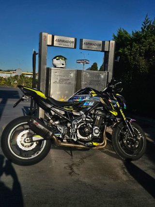 Kawasaki Z900 Full