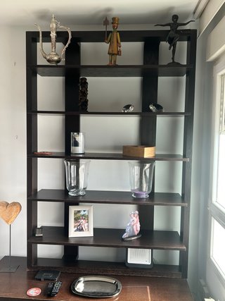Conjunto de estantería con mueble bajo integrado,