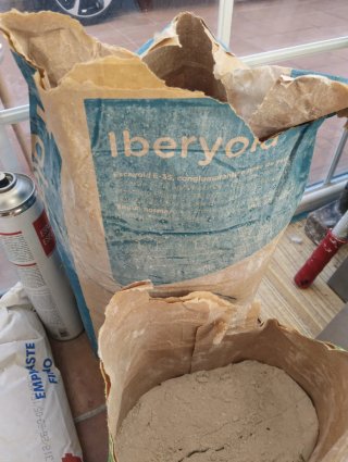 Sobrante yeso,escayola y rollo de esparto entero