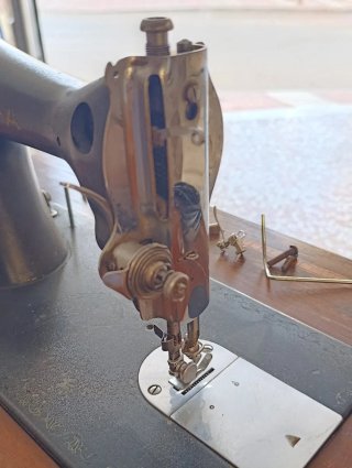 Máquina de coser Alfa antigua