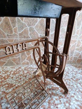 Máquina de coser Alfa antigua
