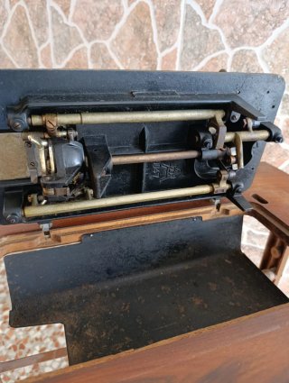 Máquina de coser Alfa antigua
