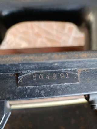 Máquina de coser Alfa antigua