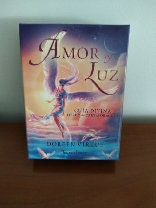Amor y luz : guía divina : libro y 44 cartas or...