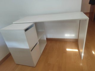 Escritorio Blanco con Estantería