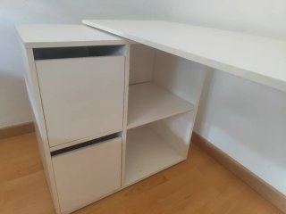 Escritorio Blanco con Estantería
