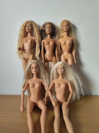 Lote 5 Barbies, años 90..