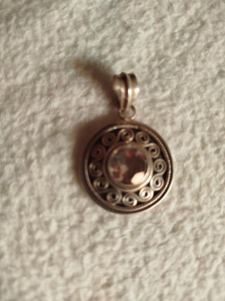 Conjunto de Pendientes y Colgante de Cuarzo