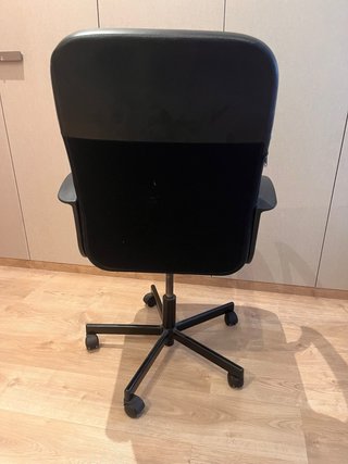 Silla de despacho negra de ikea