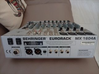 Mesa de mezclas Behringer Eurorack MX1604A