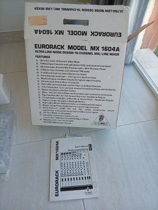 Mesa de mezclas Behringer Eurorack MX1604A