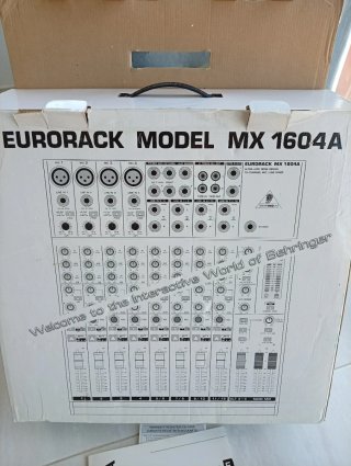 Mesa de mezclas Behringer Eurorack MX1604A