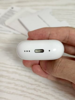 Apple AirPods 4 con Cancellazione del Rumore (ANC)