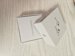 Apple AirPods 4 con Cancellazione del Rumore (ANC)