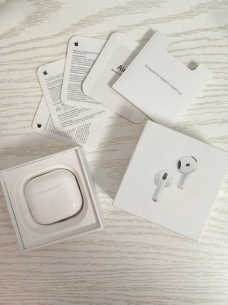 Apple AirPods 4 con Cancellazione del Rumore (ANC)